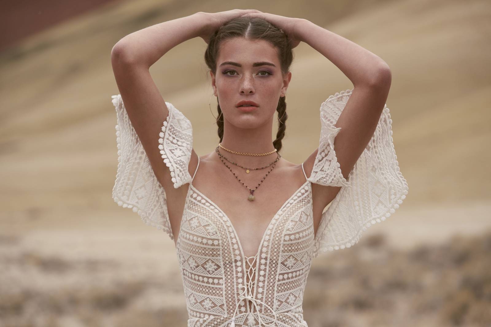 robe de mariée bohéme moderne dentelle spectaculaire sur marseille proche toulon