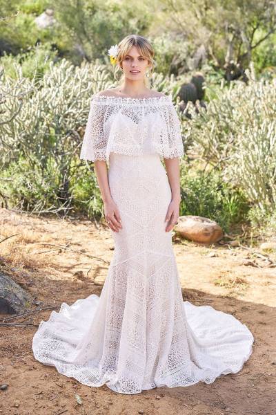 robe de cérémonie avec belle traîne mariage garden chic Marseille et Aix en Provence 13100