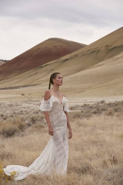 robe de mariée en dentelle manches tombantes sur marseille proche sainte maxime 