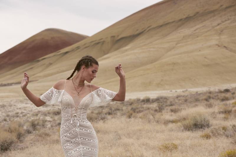 robe de mariée en dentelle moderne haut de gamme proche saint tropez